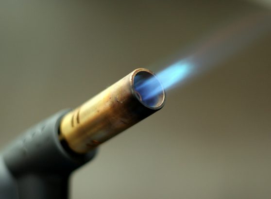 Propane torch with blue flame