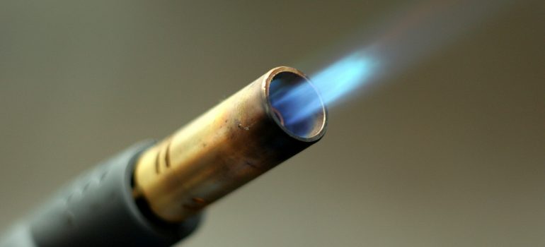 Propane torch with blue flame